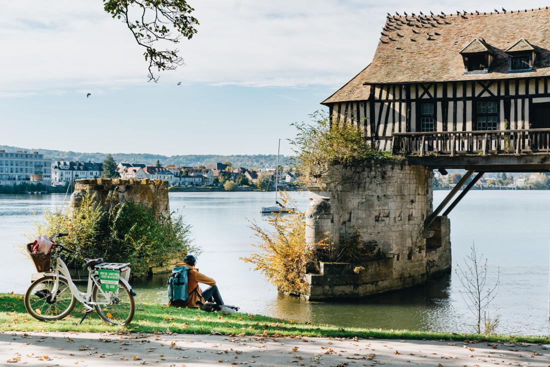 Bord de Seine et vieux moulin de Vernon ©Juliette Becquart